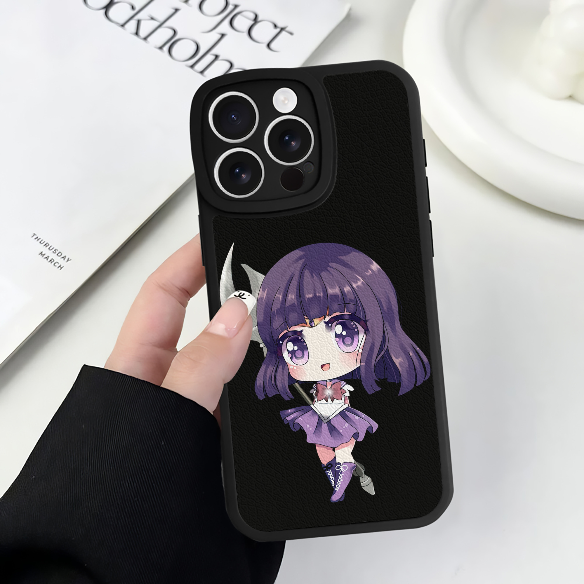 （画像用） 美少女戦士セーラームーン 土萠ほたる Sailor Moon Tomoe Hotaru （セーラーサターン；Sailor Saturn） 【iPhone 16シリーズ対応】シリコンスマホケース（レザー調） 材質：シリコン